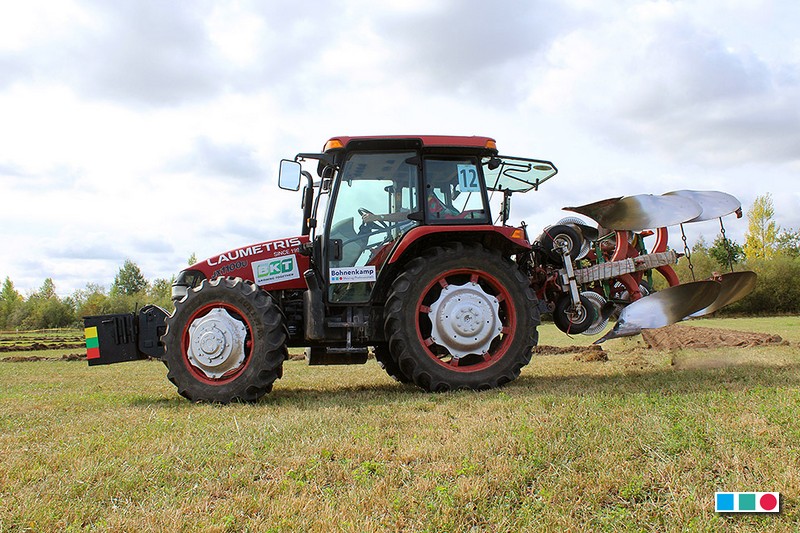 Lietuvos artojų varžybų nugalėtojas – traktoriuje su BKT padangomis iš Bohnenkamp